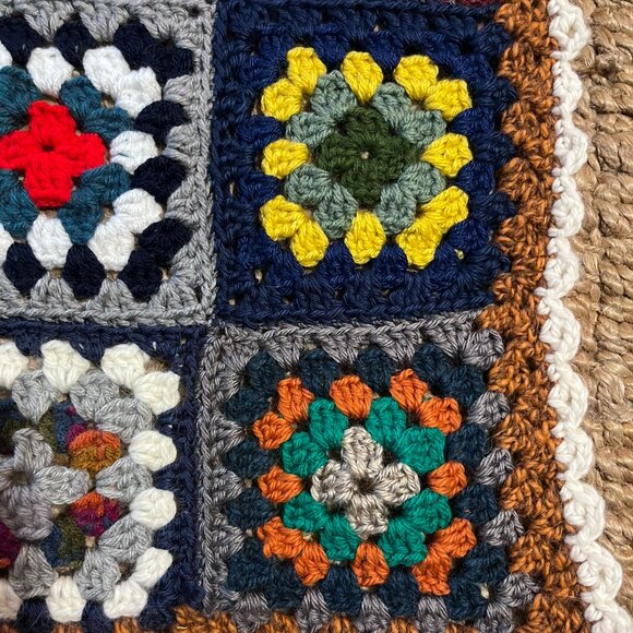 (HD) Crochet Granny Square Afghan Lap Throw - Picture 3 of 7